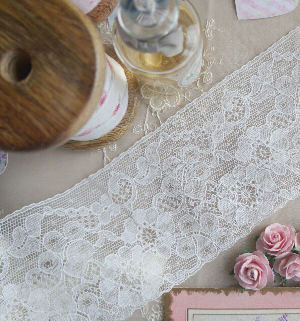 Vintage English Nottingham Lace Edge Old White 3 3/8'' Wide